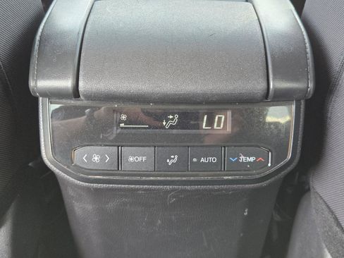Used 2024 Toyota Highlander LE image 28