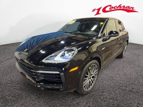 Used 2022 Porsche Cayenne E-Hybrid image 3