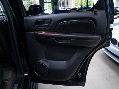 Used 2010 Cadillac Escalade 4WD Hybrid image 19