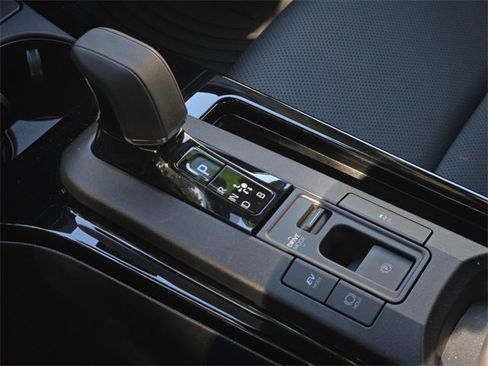 Used 2025 Toyota Prius XLE image 22