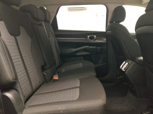 Used 2021 Kia Sorento LX FWD image 19