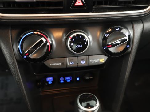 Used 2020 Hyundai Kona SEL Plus w/ Cargo Package image 15