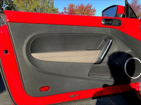 Used 2014 Volkswagen Beetle 2.5 image 24