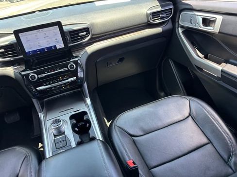 Used 2022 Ford Explorer Limited AWD/4WD image 16