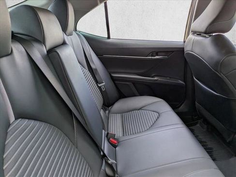 Used 2022 Toyota Camry SE image 18