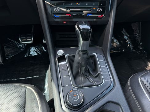 Used 2022 Volkswagen Tiguan SEL R-Line AWD/4WD image 16