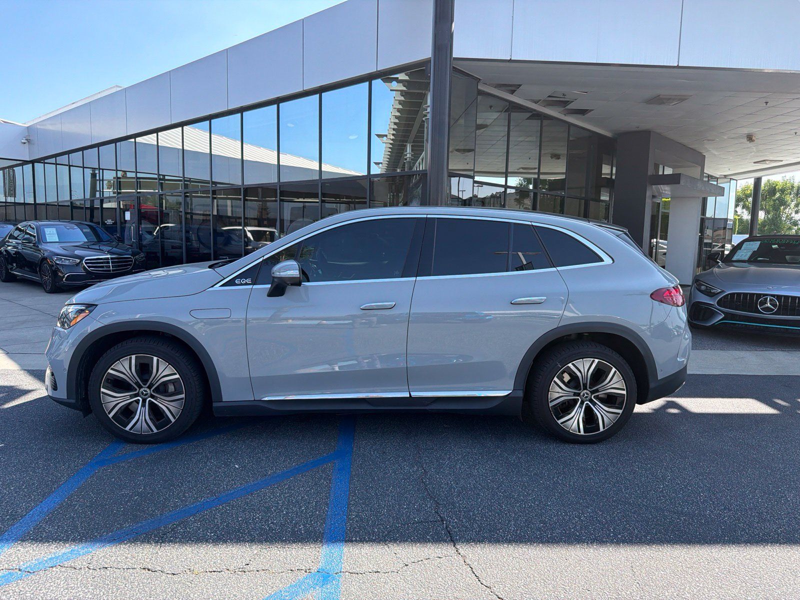 Used 2023 Mercedes-Benz EQE 350+ SUV image 2