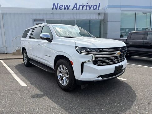 Used 2023 Chevrolet Suburban Premier AWD/4WD image 2