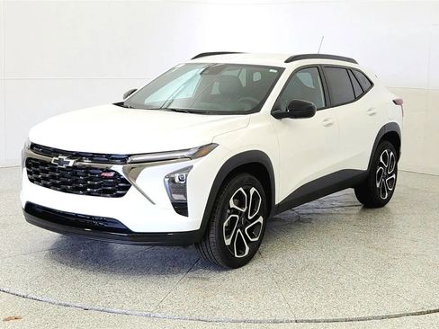 New 2026 Chevrolet Trax RS w/ Driver Confidence Package FWD image 3