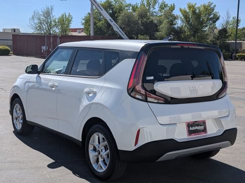 Used 2025 Kia Soul LX w/ LX Technology Package image 8