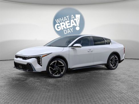 New 2025 Kia K4 GT-Line image 3