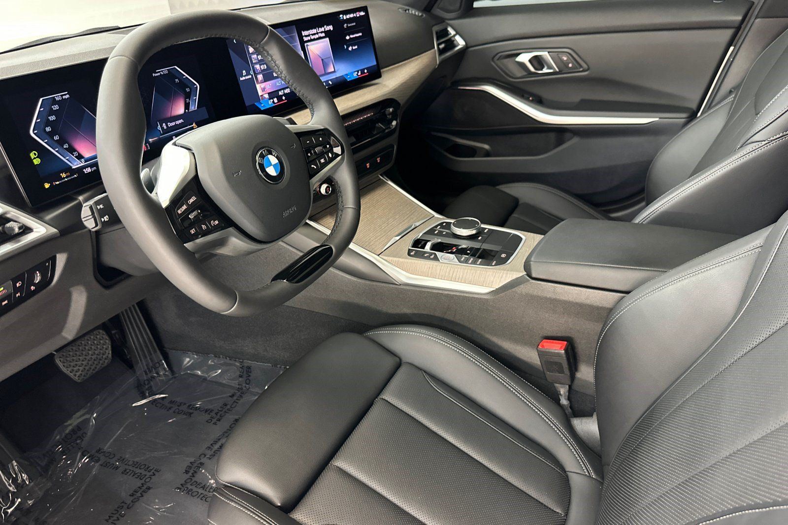 Used 2025 BMW 330i Sedan w/ Convenience Package RWD image 4