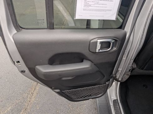 Used 2021 Jeep Wrangler Unlimited Sahara AWD/4WD image 14