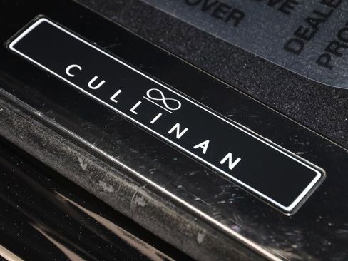 Used 2024 Rolls-Royce Cullinan Black Badge image 48