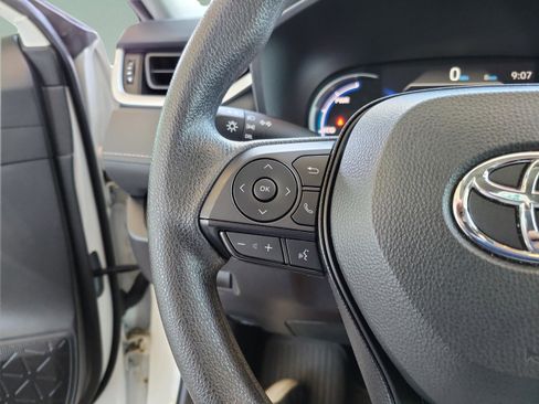 Certified 2025 Toyota RAV4 LE image 20