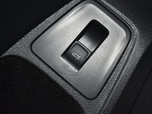 Used 2022 Volkswagen Tiguan SE AWD/4WD image 6
