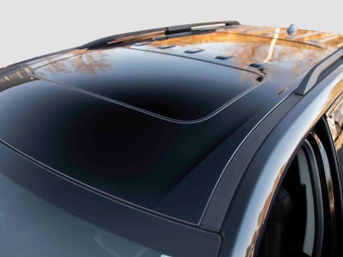 Used 2021 Chevrolet Traverse RS image 27