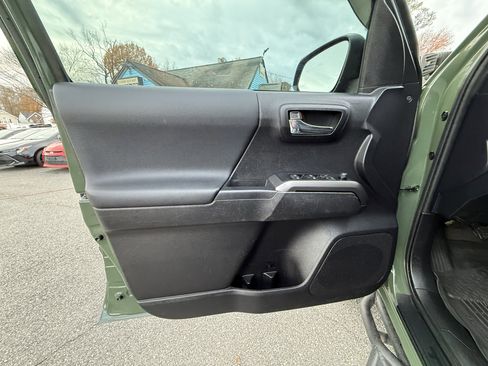 Used 2021 Toyota Tacoma TRD Off-Road image 15