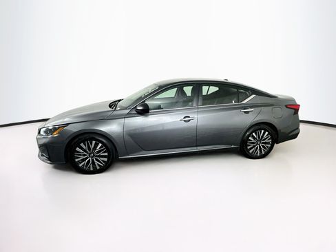 Used 2025 Nissan Altima 2.5 SV FWD image 4