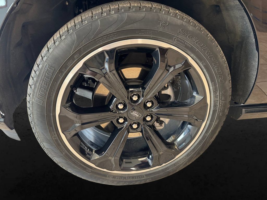 Used 2024 Ford Expedition Max Limited AWD/4WD image 9