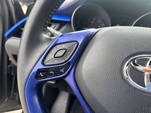 Used 2021 Toyota C-HR XLE FWD image 16