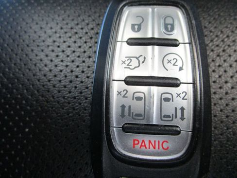 Used 2022 Chrysler Pacifica Limited image 44