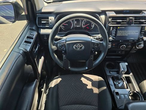 Used 2022 Toyota 4Runner TRD Off-Road AWD/4WD image 18
