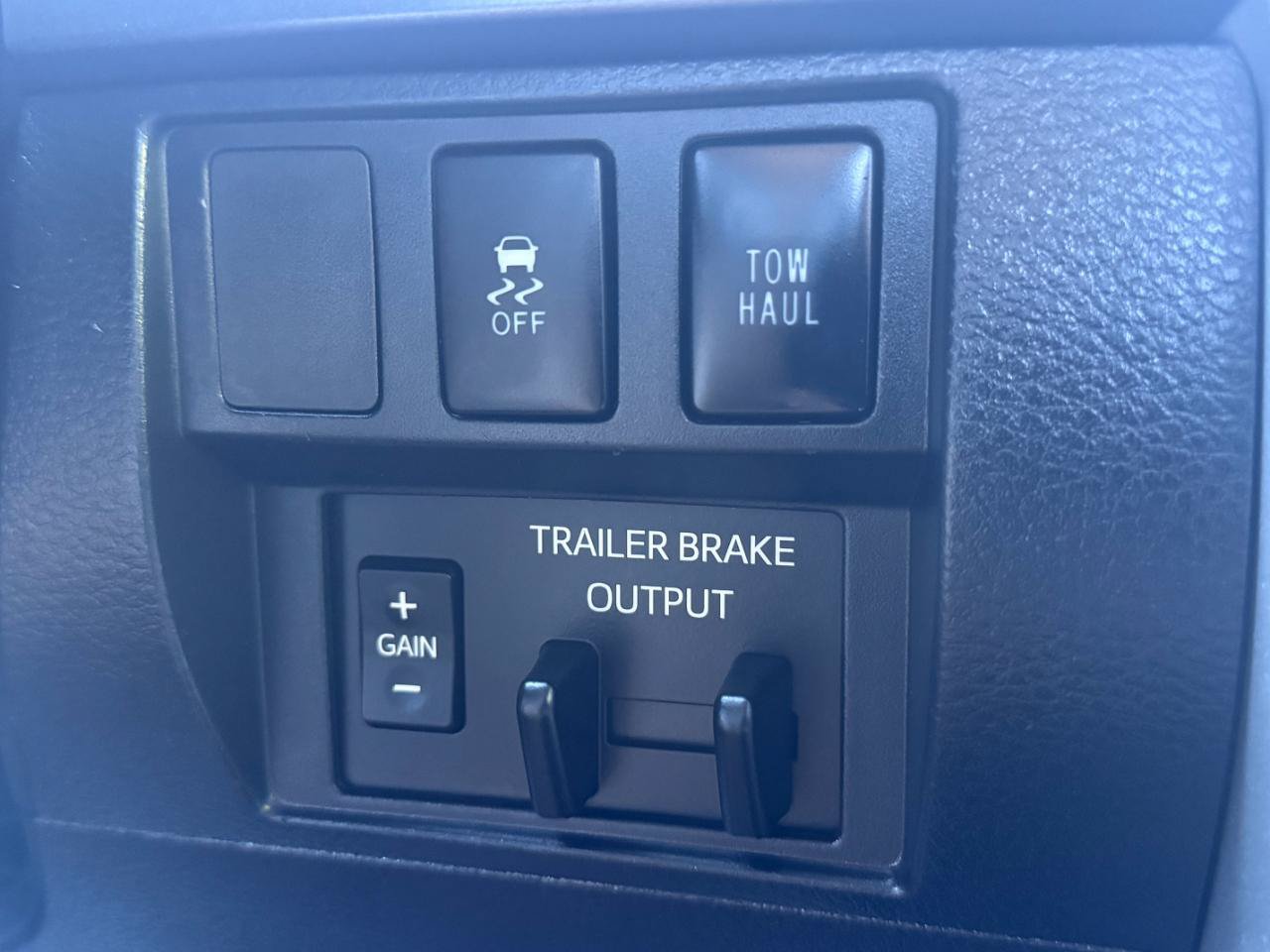 Used 2019 Toyota Tundra SR5 w/ SR5 Upgrade Package AWD/4WD image 14