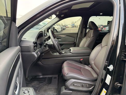 Used 2025 Honda Pilot Black Edition image 12
