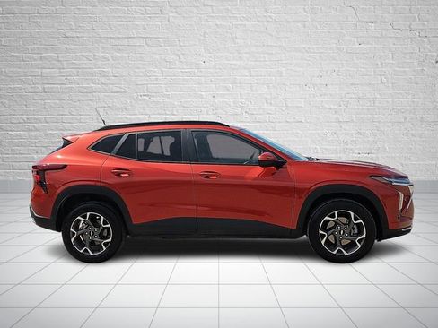 Used 2024 Chevrolet Trax LT w/ Sunroof Package image 5