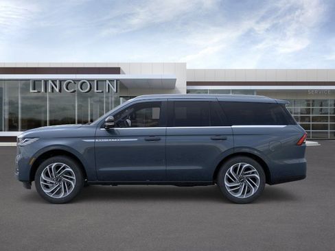 New 2026 Lincoln Navigator Reserve AWD/4WD image 3