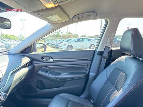 Used 2022 Nissan Altima 2.5 SR FWD image 14