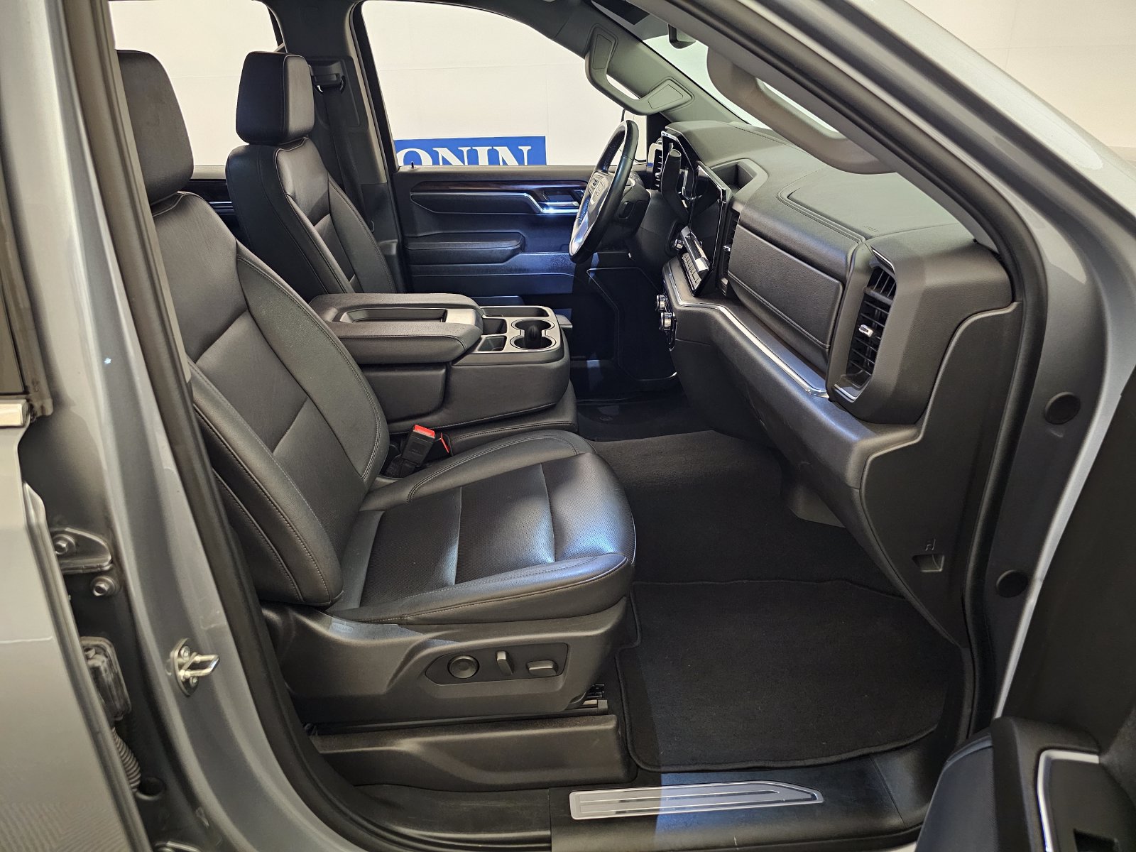 Used 2024 GMC Sierra 1500 SLT AWD/4WD image 27