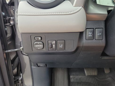 Used 2018 Toyota RAV4 XLE image 28