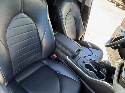 Used 2022 Toyota Highlander XLE image 17