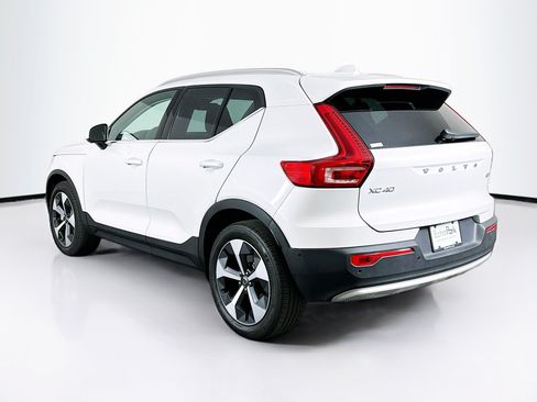 Used 2025 Volvo XC40 B5 Plus AWD/4WD image 5