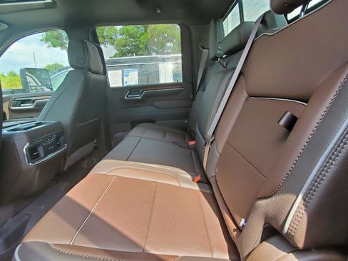 Used 2025 GMC Sierra 2500 Denali w/ Denali Reserve Package AWD/4WD image 5
