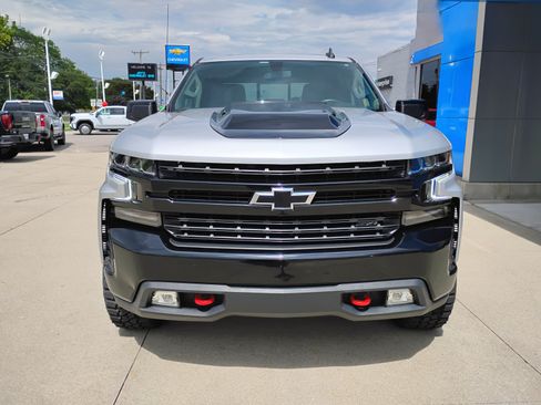 Used 2021 Chevrolet Silverado 1500 LT Trail Boss w/ Convenience Package II AWD/4WD image 2