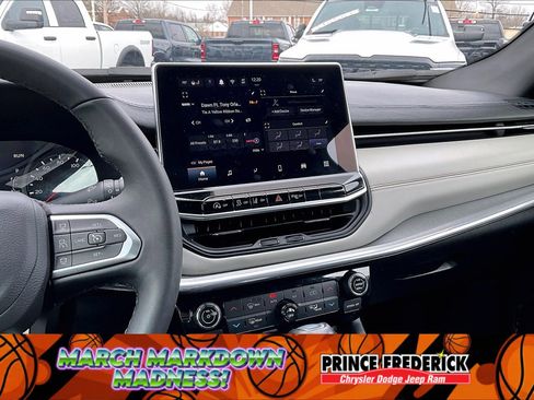 Used 2024 Jeep Compass Limited image 6