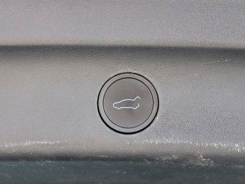 Used 2023 Tesla Model Y Long Range AWD/4WD image 9