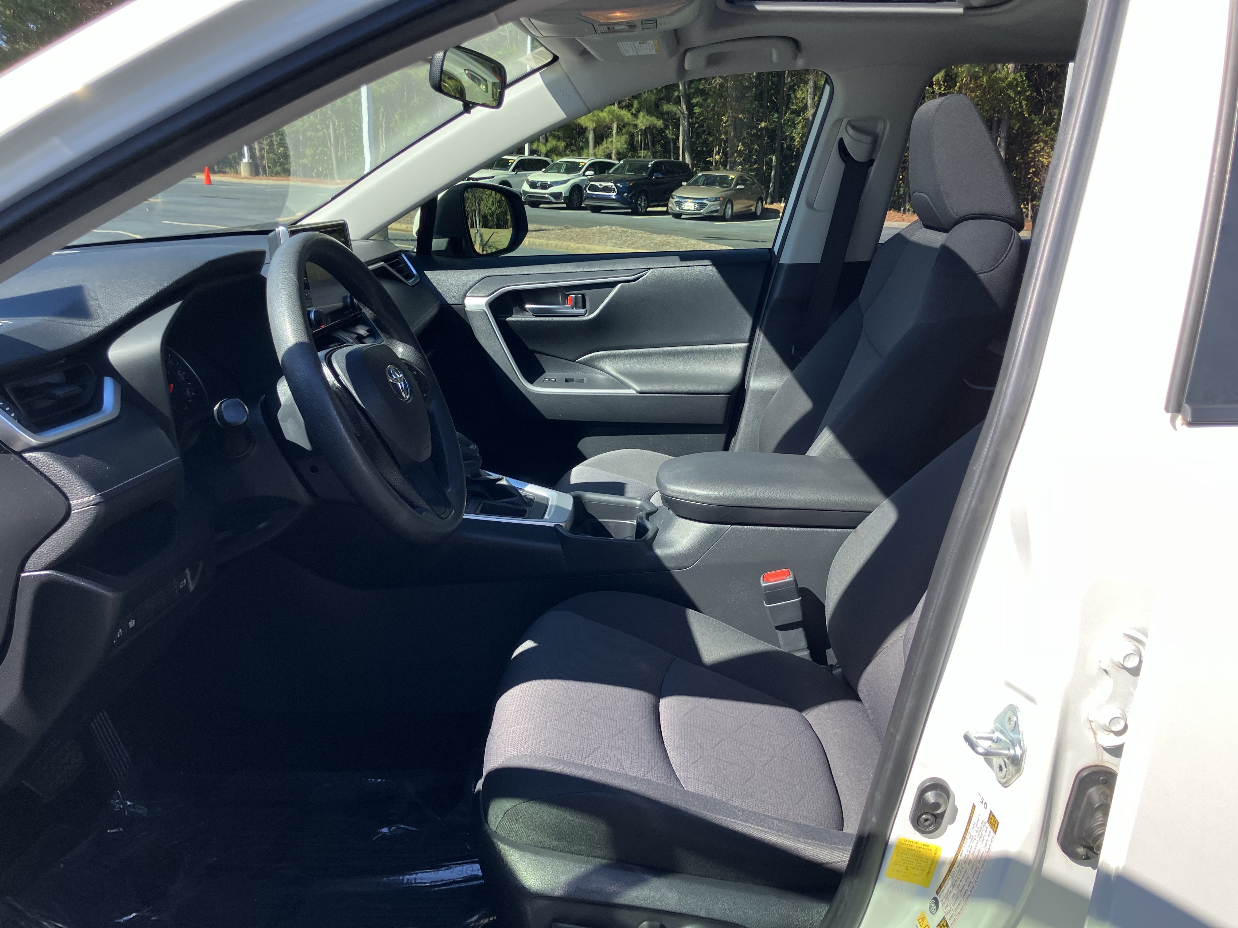 Used 2019 Toyota RAV4 XLE w/ Convenience Package FWD image 16