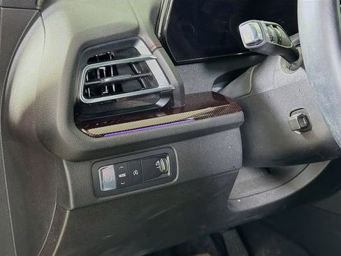 Used 2024 Chevrolet Traverse RS image 12