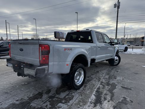 Used 2025 Ford F450 Lariat w/ FX4 Off-Road Package image 3