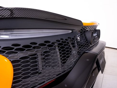 Used 2024 McLaren Artura RWD image 13