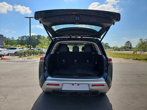 Used 2024 Nissan Pathfinder SL w/ SL Premium Package FWD image 14