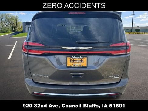 Used 2021 Chrysler Pacifica Limited AWD/4WD image 4