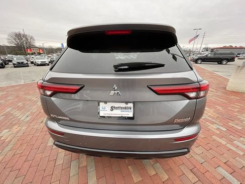 Used 2022 Mitsubishi Outlander SE image 32