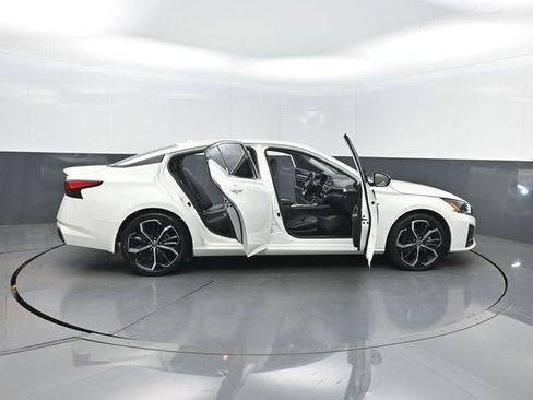 Used 2023 Nissan Altima 2.5 SR image 37