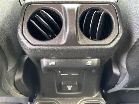 Used 2024 Jeep Wrangler Unlimited Rubicon image 30