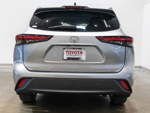 Used 2024 Toyota Highlander LE AWD/4WD image 8